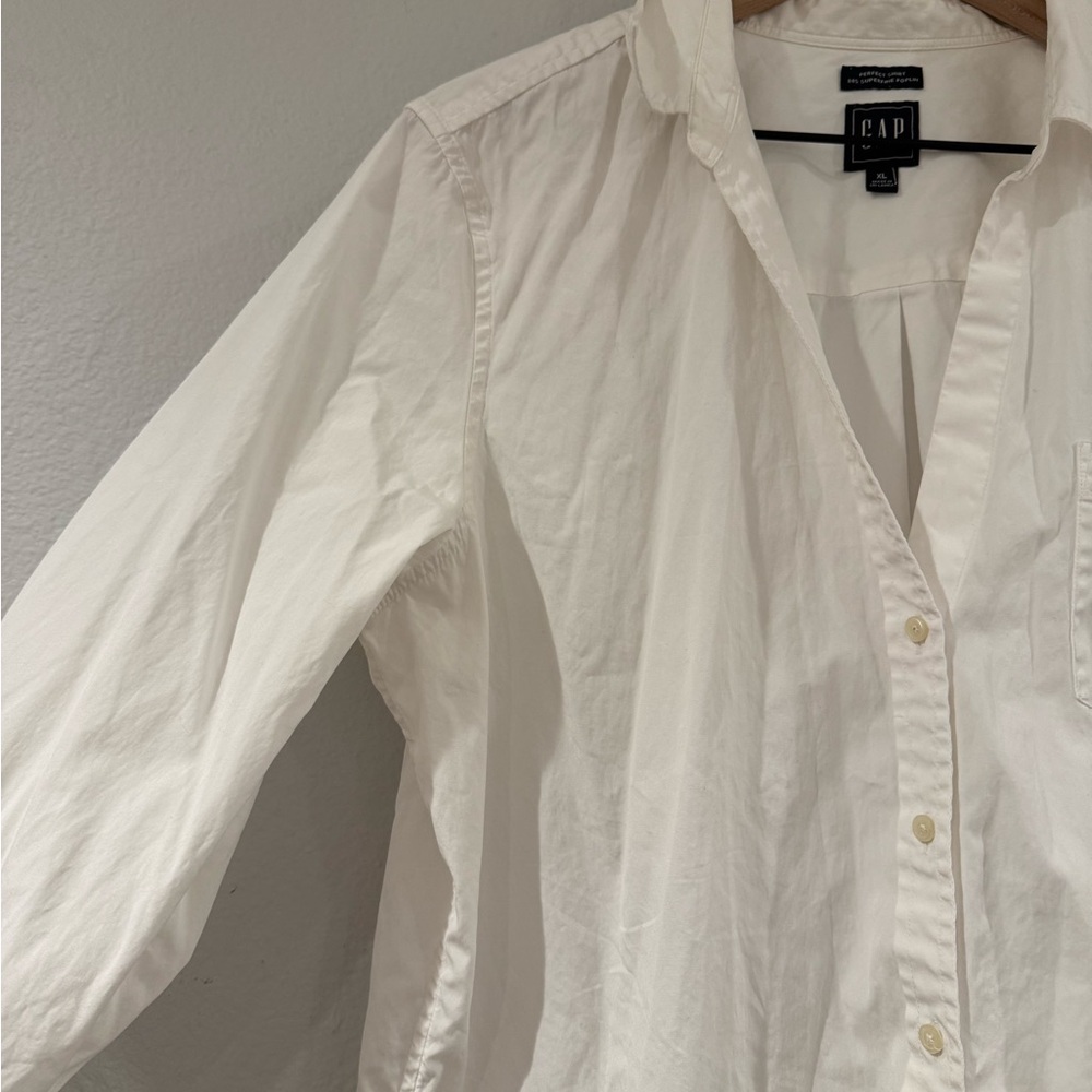 GAP White Casual Button-Down Shirt